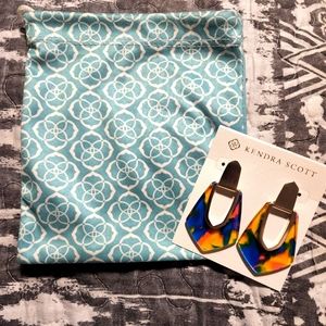 NWT Kendra Scott Kensley Earrings
